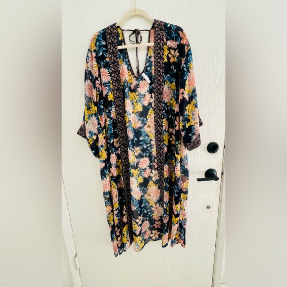 Exhilaration, Target Brand, floral kimono cover up. - Picture 2 of 2